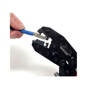 Crimper will automatically release once crimped. Then lift and remove plug from crimp tray.